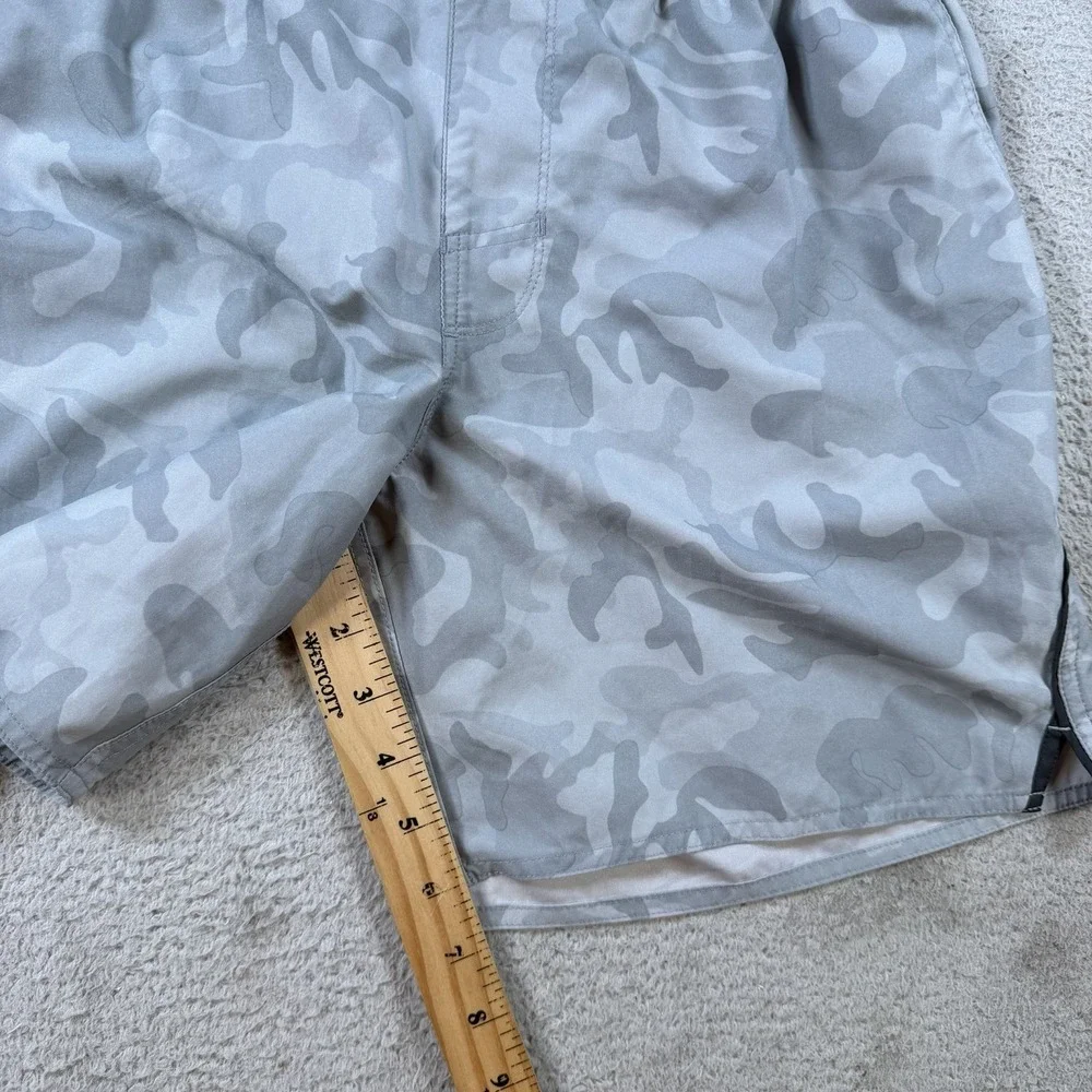 Vuori Trail Shorts Mens Medium Grey Camo Athletic Training Running Active Gym